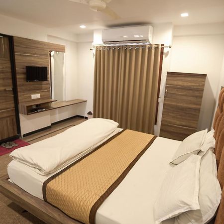 Hotel Shertown Ahmedabad Exterior photo