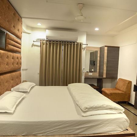 Hotel Shertown Ahmedabad Exterior photo