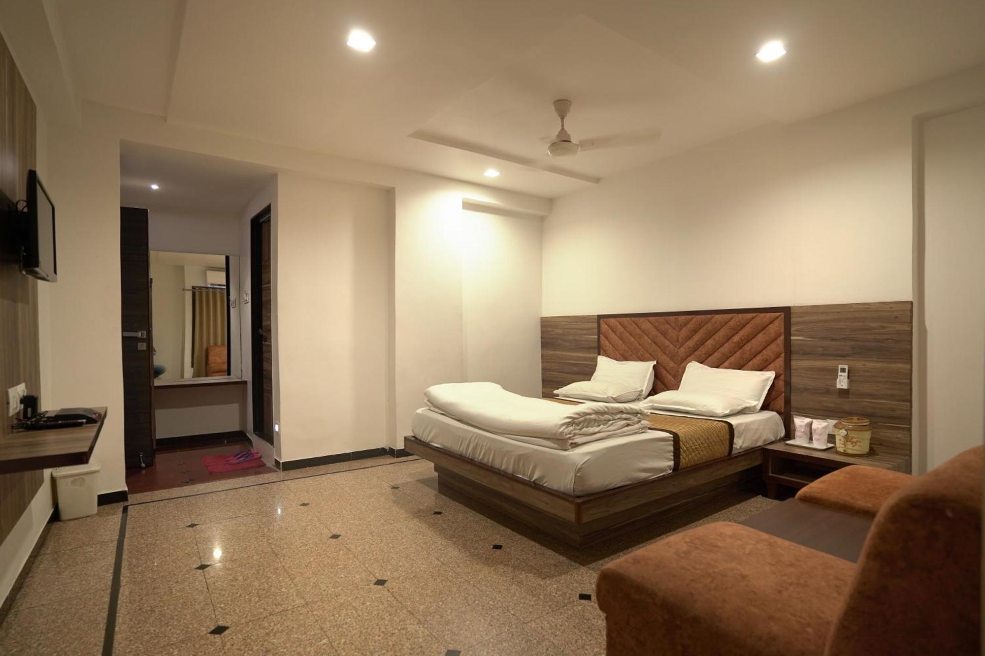 Hotel Shertown Ahmedabad Exterior photo