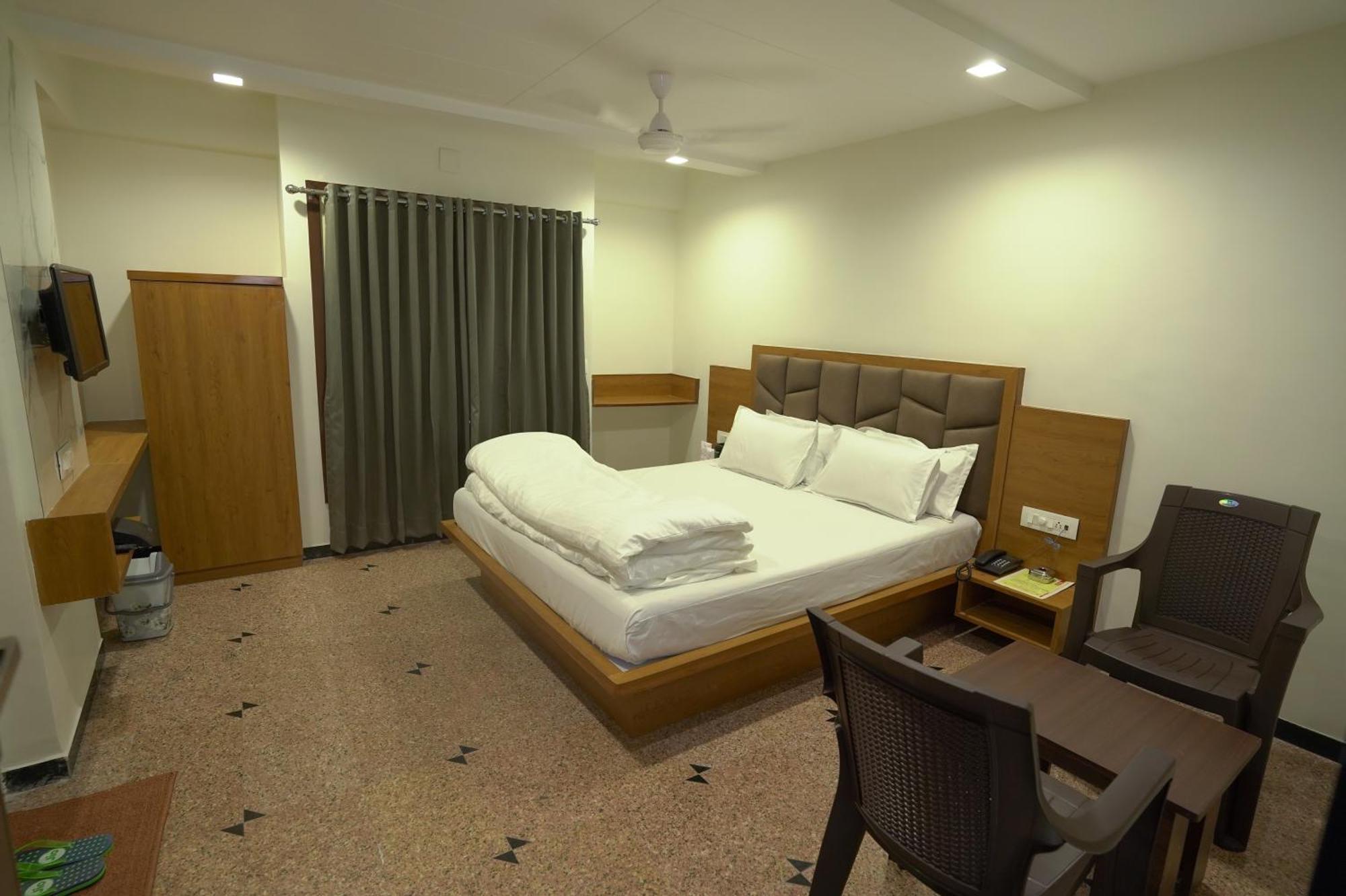 Hotel Shertown Ahmedabad Exterior photo